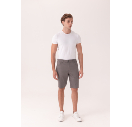 BERMUDA MASCULINA EM SARJA AMACIADA RETA CINZA COUNTRY- HANGAR 33